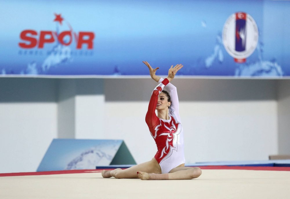 Dünya Artistik Cimnastik Şampiyonu Göksu Üçtaş Şanlı ...